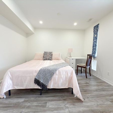Cozy Room With Private Bath Near Don Mills Subway Toronto Eksteriør billede